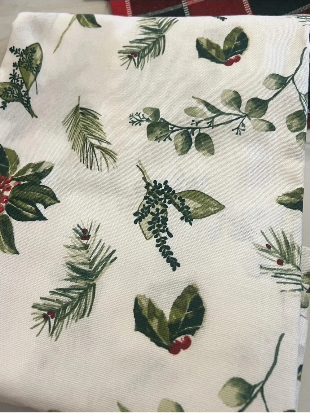 Martha Stewart ‘Holly Berries’ Tablecloth 52x70 NEW